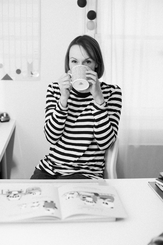 Sophy Henn - author photo (533x800)